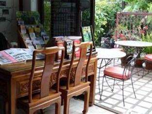 The Red Hibicus Guest House Chiang Mai Exterior photo